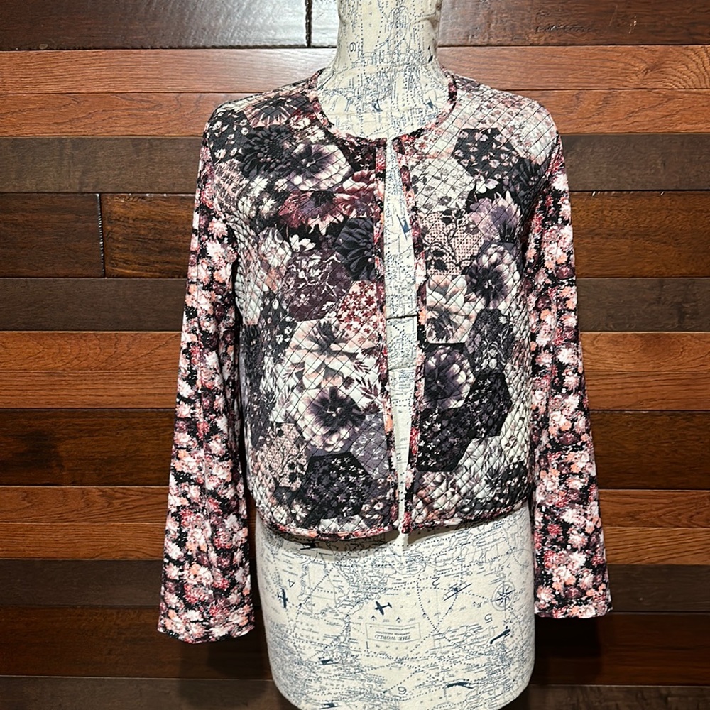 Xhilaration Open Front Long Sleeve Quilted Floral Blazer